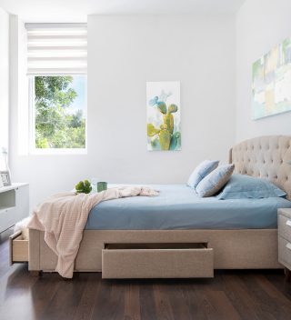Nhà xinh phòng ngủ giường bọc vải có hộc Iris tiện nghi hiện đại