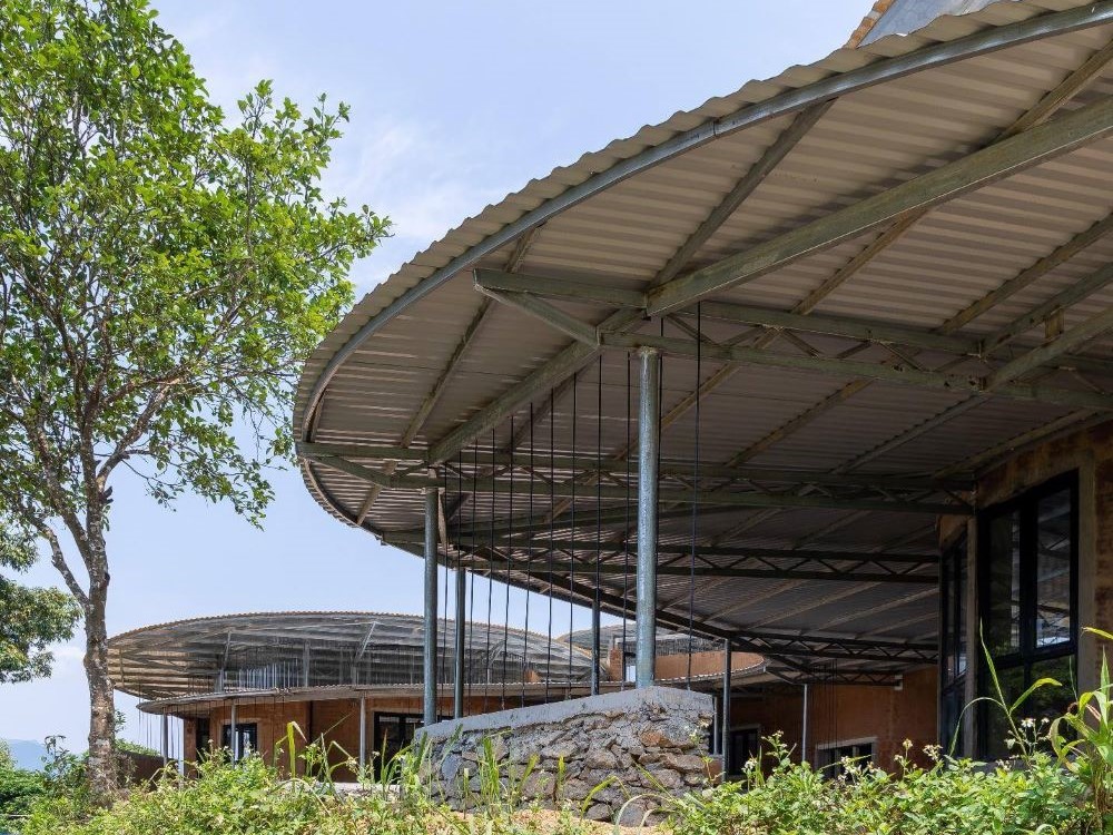 Góc nhìn bên ngoài của Trường học Lùng Vài tại Hà Giang