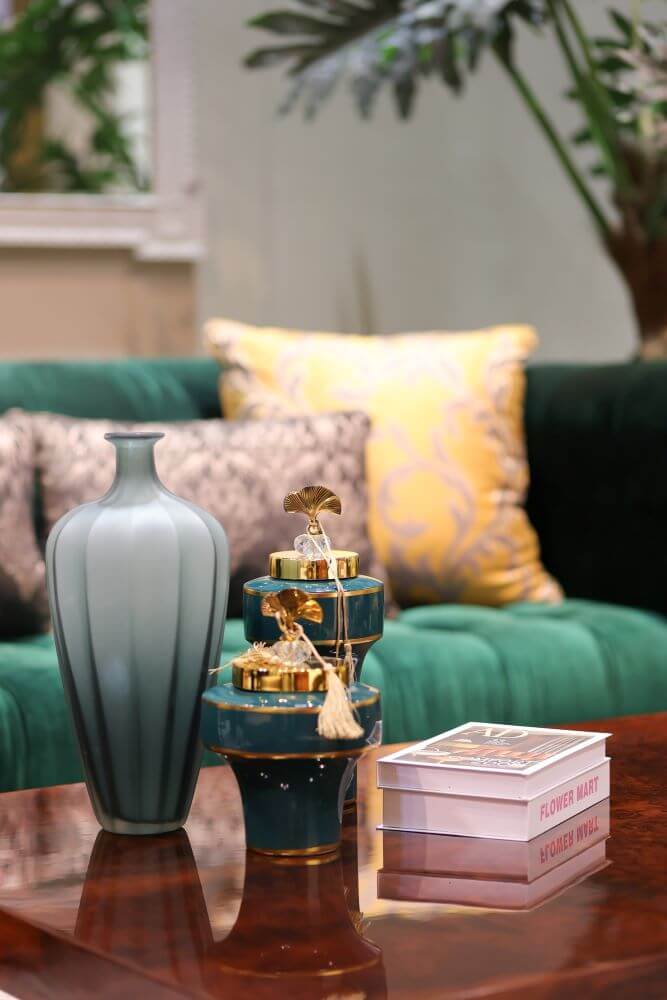 binh-trang-tri-duoc-trung-bay-dep-mat